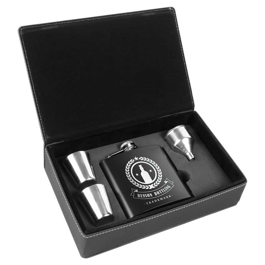 Flask Set in Leatherette Box
