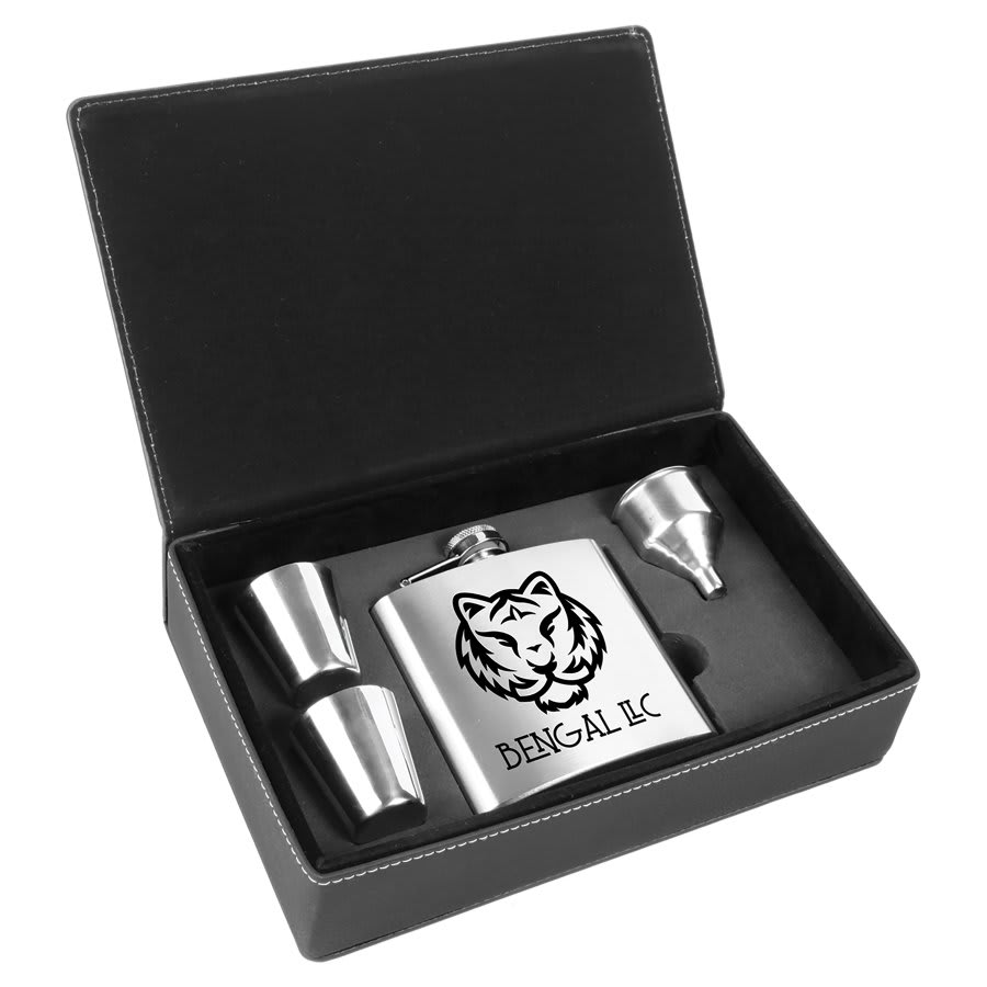 Flask Set in Leatherette Box